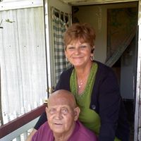 Hazel Reynolds Photo 26