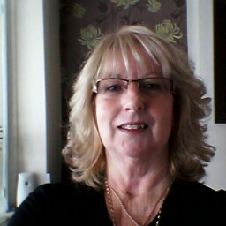 Julie Farr Photo 34