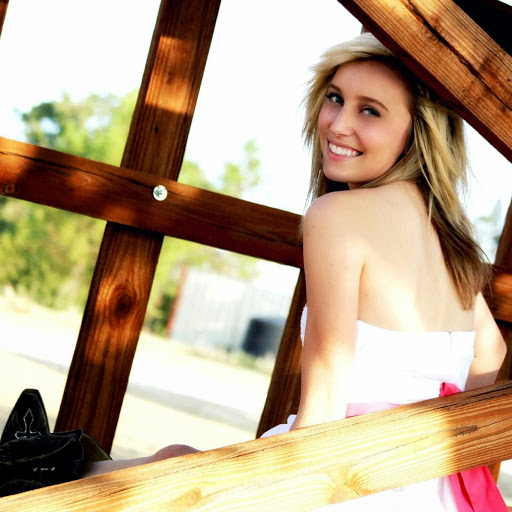 Julia Sutton Photo 10