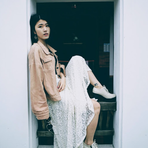 Laura Chen Photo 33
