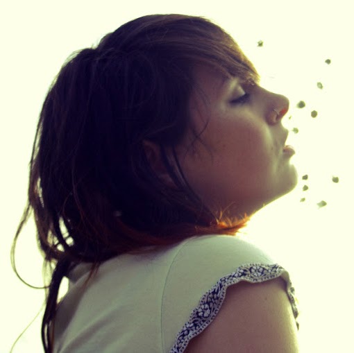 Louise Harvey Photo 36