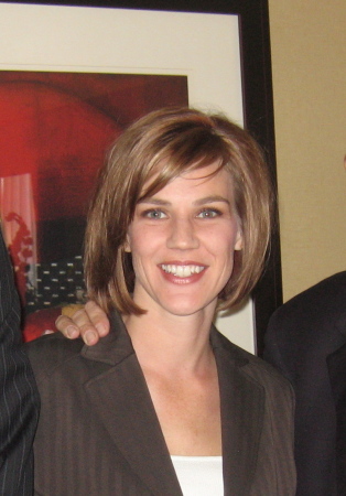 Elizabeth Sanders Photo 32