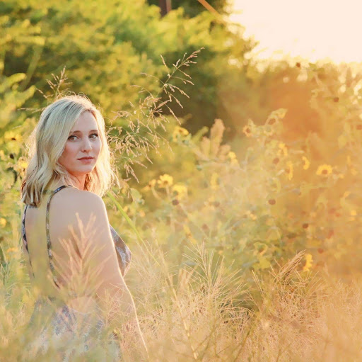 Stephanie Phillips Photo 37