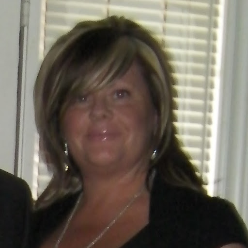 Lori Fernandes Photo 20