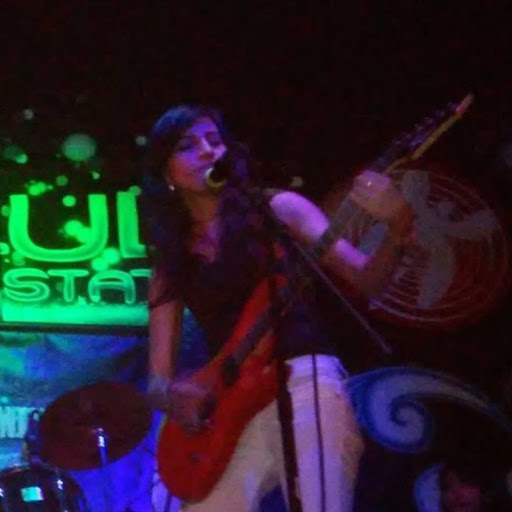 Amy Cabrera Photo 14