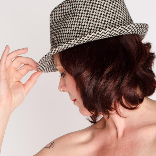 Sandra Oliver Photo 4