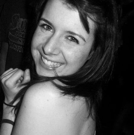Lisa Gillies Photo 29