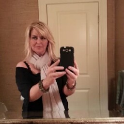 Renee Davies Photo 10