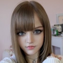 Julia Adam Photo 13