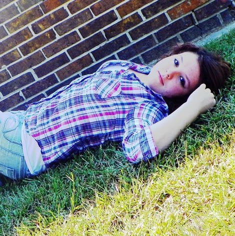 Jessica Burt Photo 15