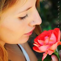 Julia Crosby Photo 16
