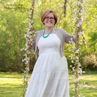 Michelle Huggins Photo 15