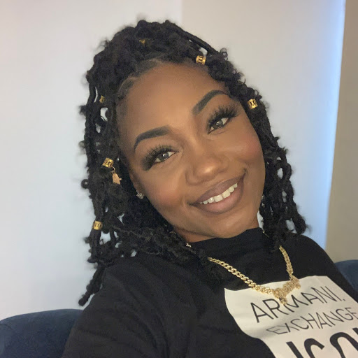 Dominique Perry Photo 27