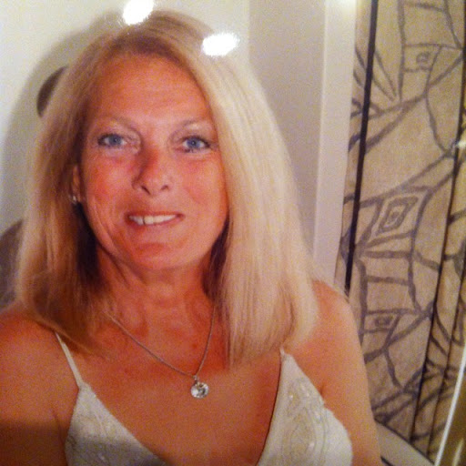 Anna Currie Photo 25
