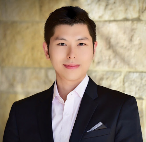 Yoon Lee Photo 8
