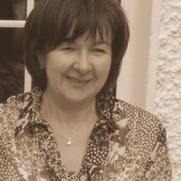Julie Connor Photo 25