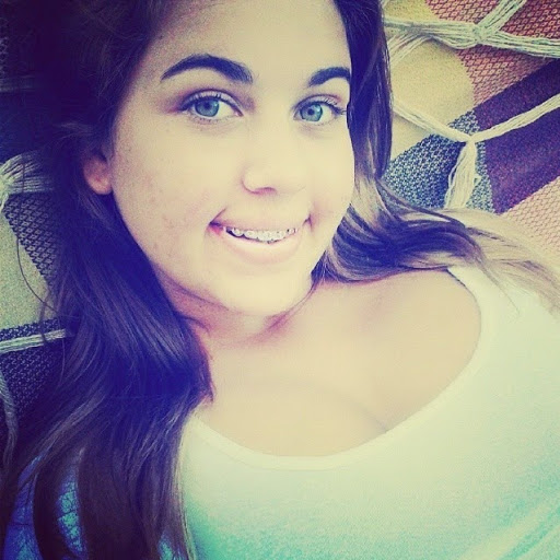 Carol Oliveira Photo 7