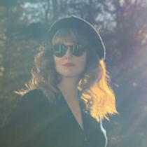 Laura Gardiner Photo 26