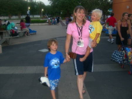 Debra Houston Photo 23