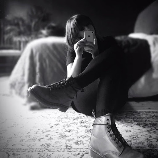 Claire Montgomery Photo 12