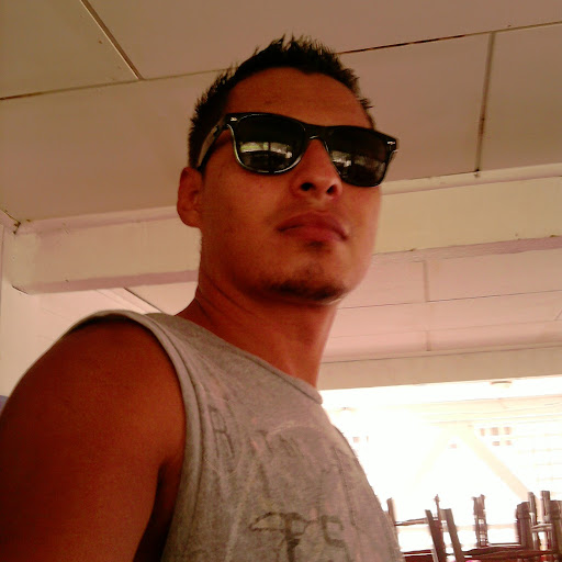 Henry Molina Photo 15