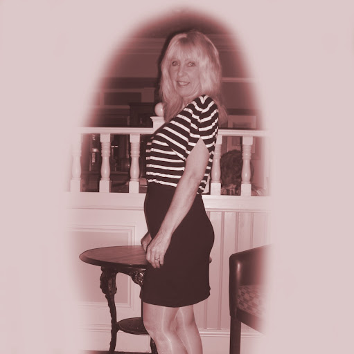 Suzanne Wright Photo 45
