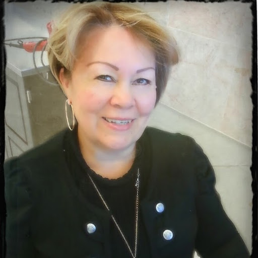 Luz Bustos Photo 13
