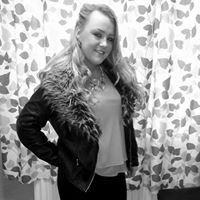 Laura Cartwright Photo 30