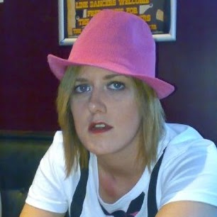 Simone Hart Photo 6