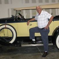 Robert Schilling Photo 37