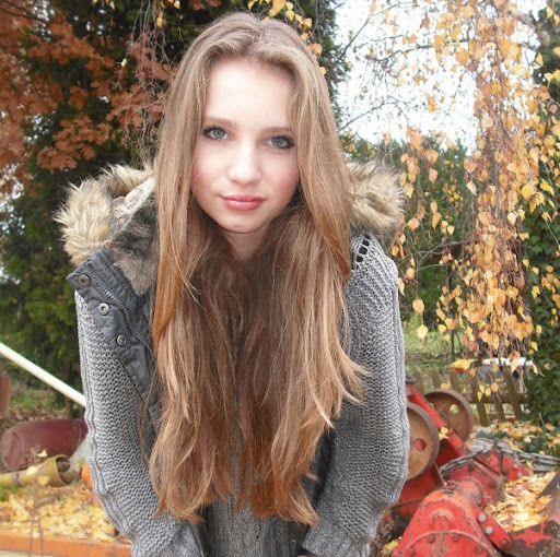 Nicole Fabian Photo 27