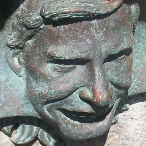 Leslie Phillips Photo 49