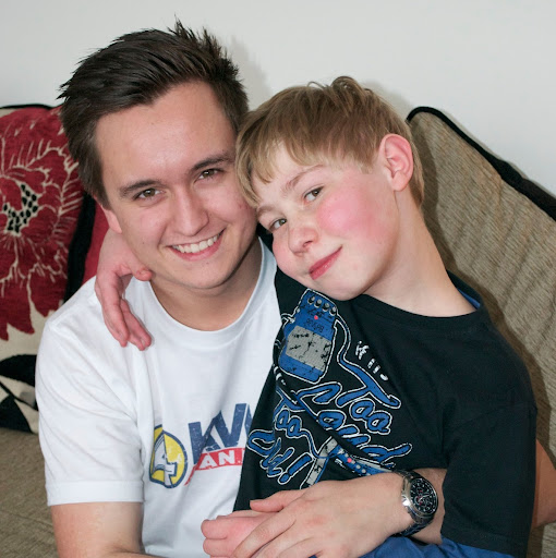 Elliot Neal Photo 5