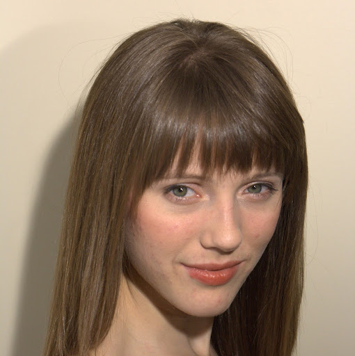 Emily Thompson Photo 25
