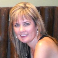 Julie Randall Photo 15