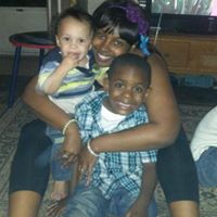Michelle Holman Photo 27
