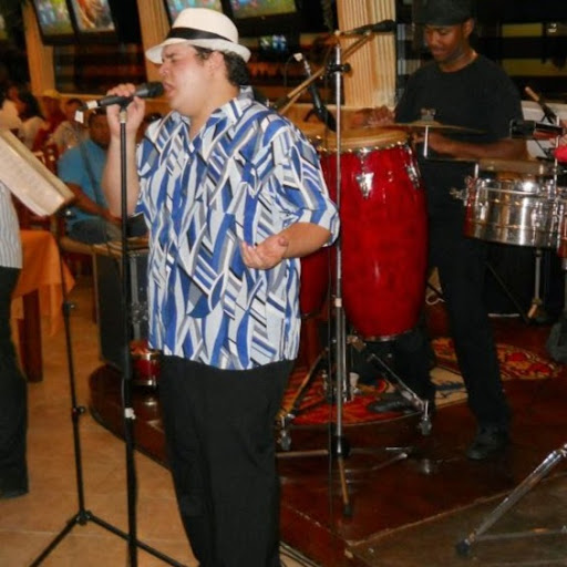 Reynaldo Robles Photo 26