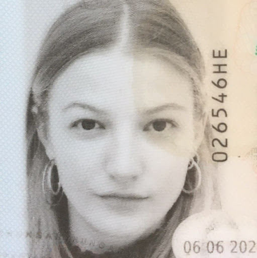 Anna Schneider Photo 21