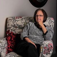 Julie Swanson Photo 34
