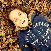 Sarah Watts Photo 28