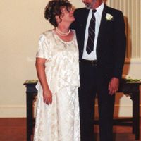 Julia Parton Photo 4