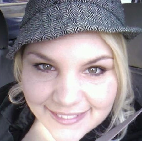 Melanie Perry Photo 33