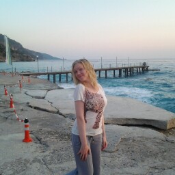 Georgina Payne Photo 9