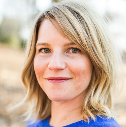 Kelly Maxwell Photo 19