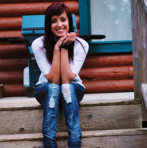 Emily Woods Photo 38