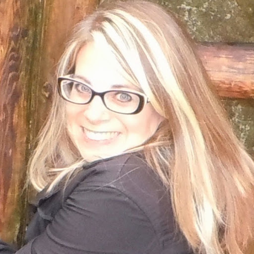 Stephanie Bates Photo 34