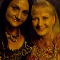 Lindy Cook Photo 15