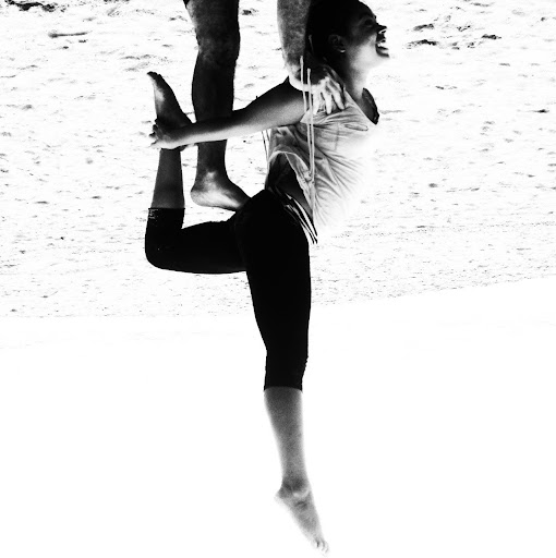 Elizabeth Medina Photo 39