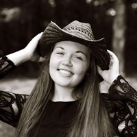 Lydia Graham Photo 31