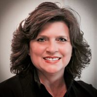 Stephanie Roberson Photo 26